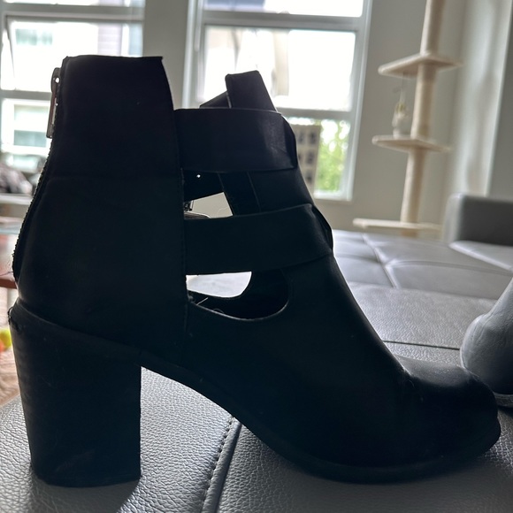 Steve Madden booties - Picture 3 of 4